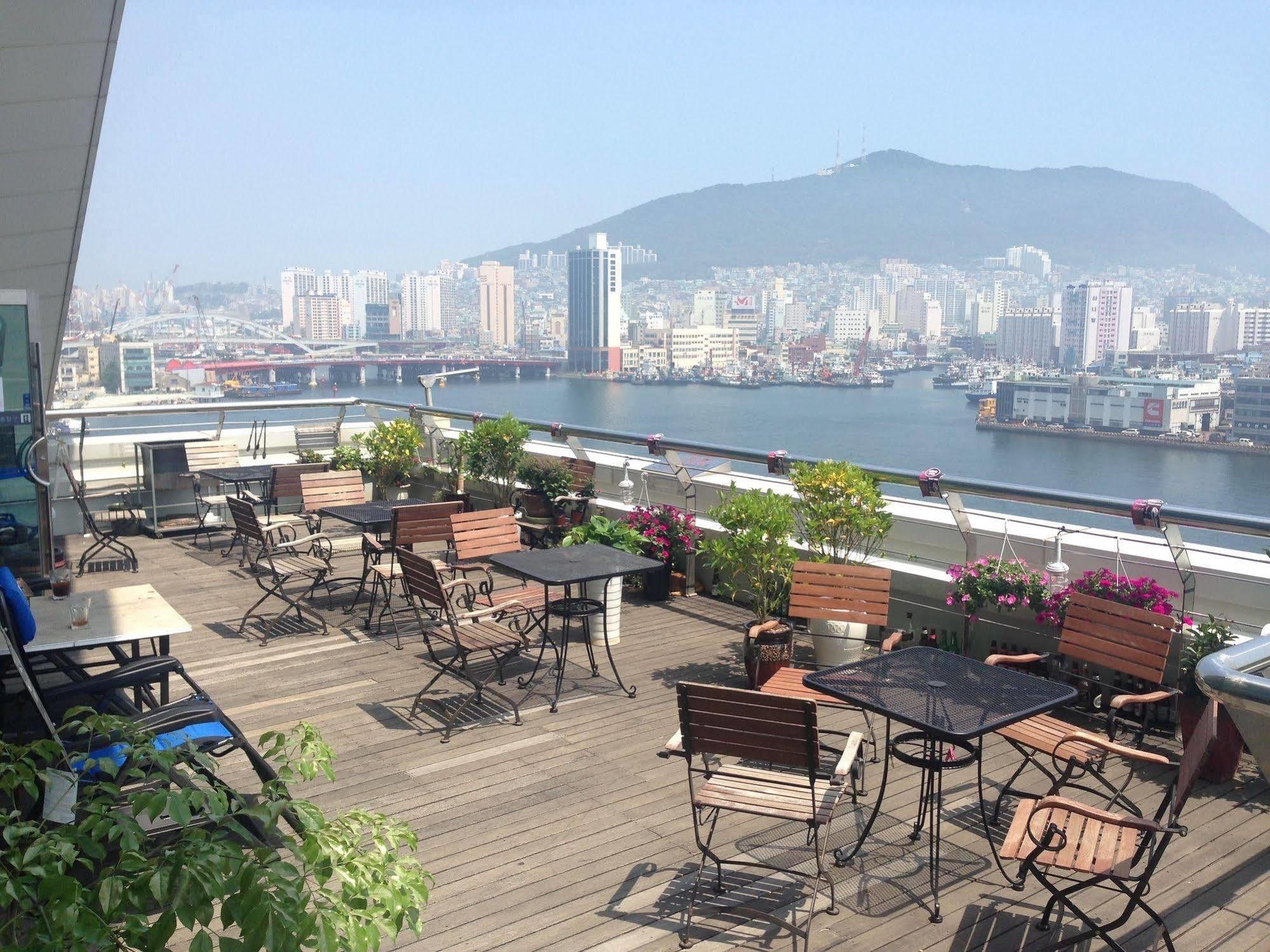 Terra Guesthouse ปูซาน ภายนอก รูปภาพ