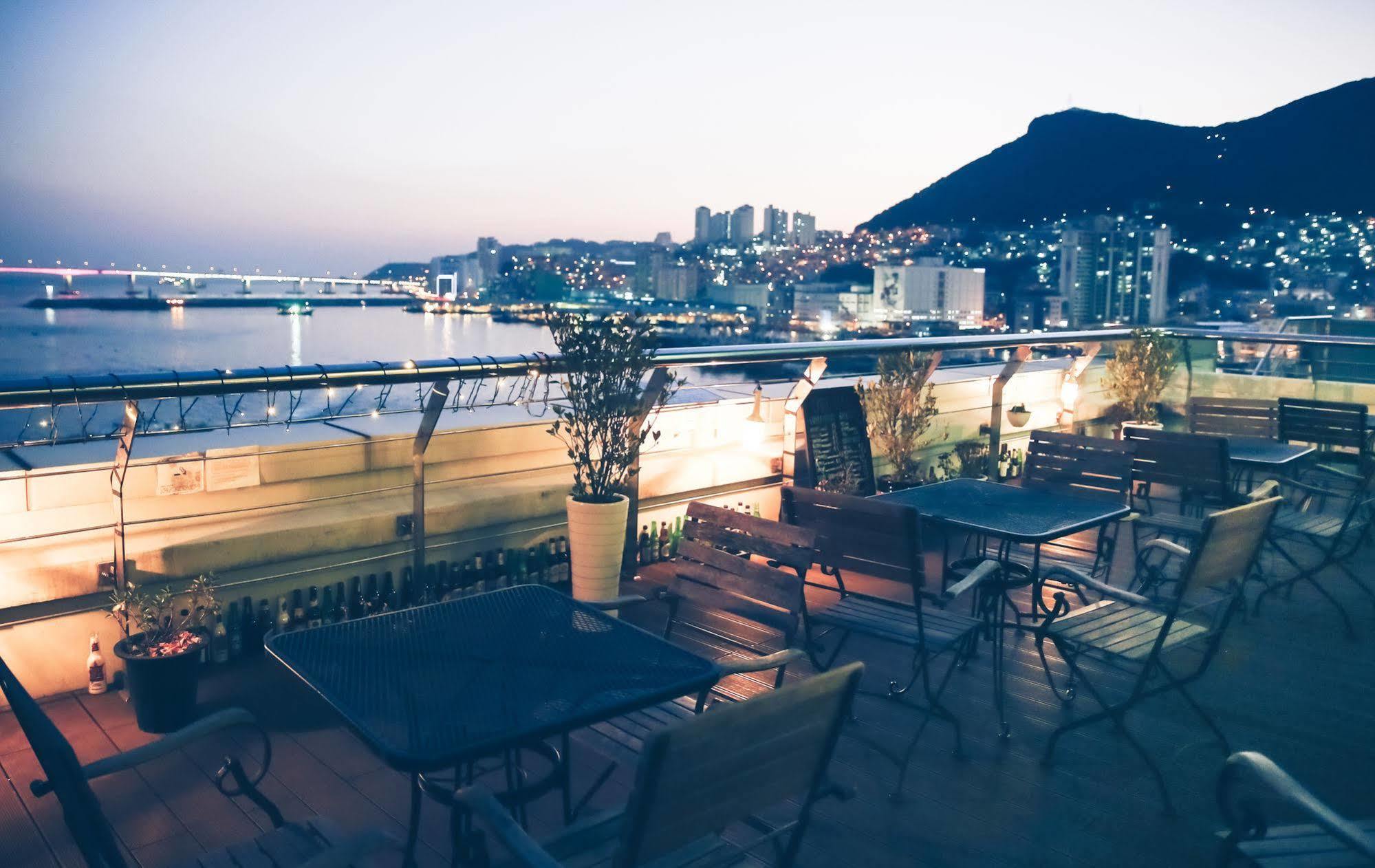 Terra Guesthouse ปูซาน ภายนอก รูปภาพ