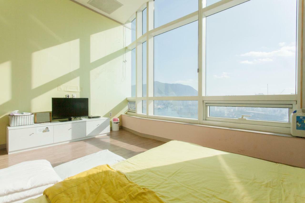 Terra Guesthouse ปูซาน ภายนอก รูปภาพ