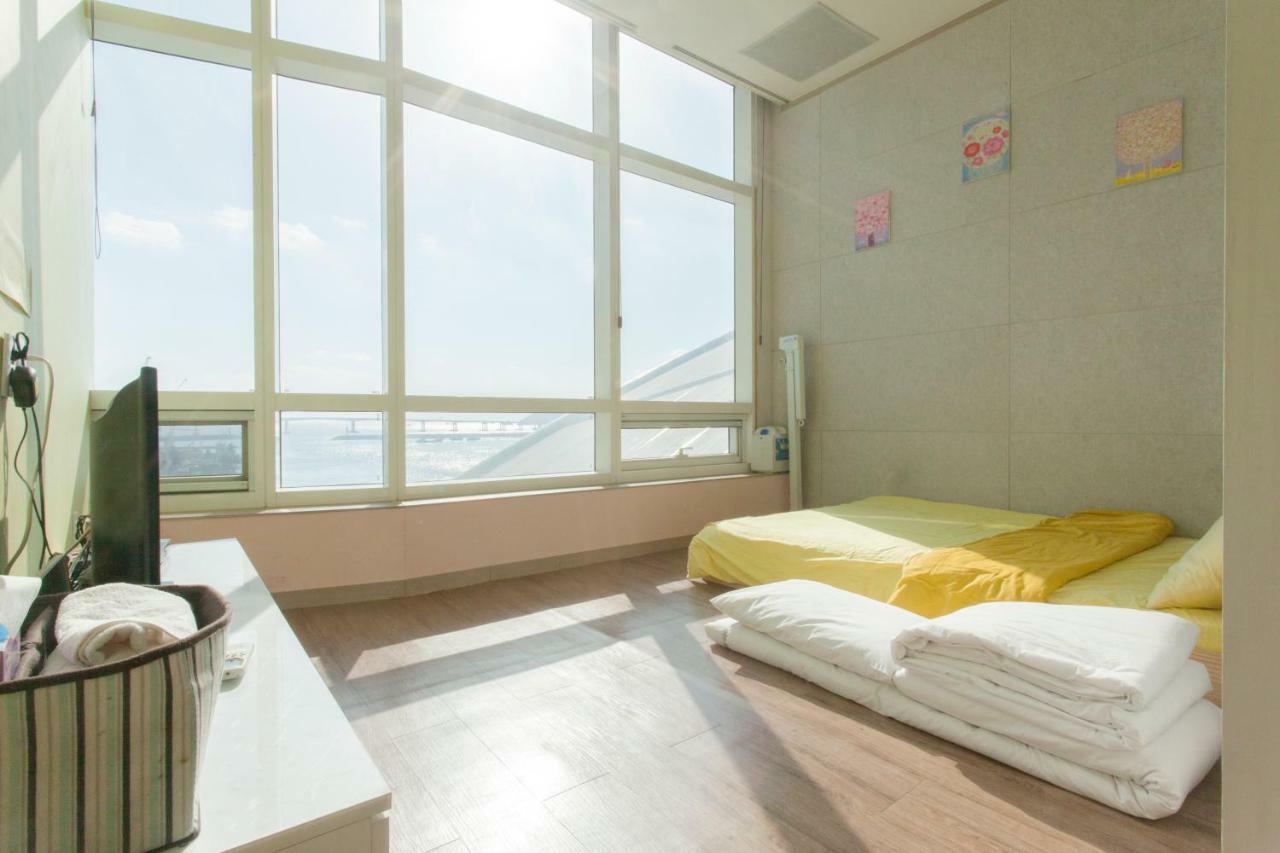 Terra Guesthouse ปูซาน ภายนอก รูปภาพ