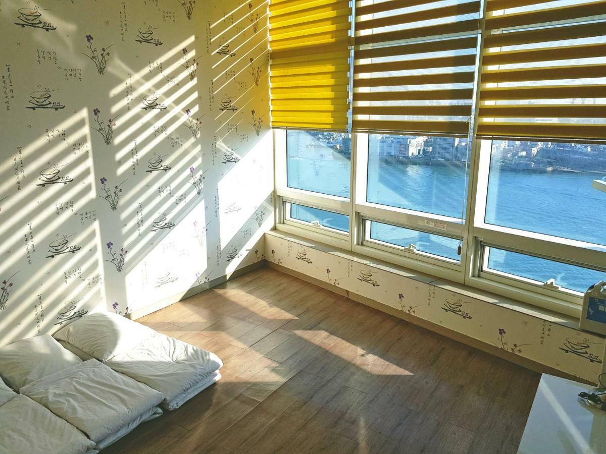 Terra Guesthouse ปูซาน ภายนอก รูปภาพ